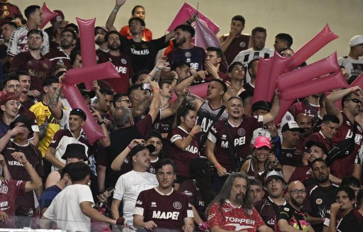 Miles de hinchas en el Mineirao.