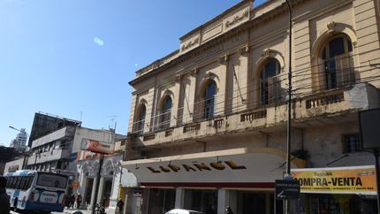 La herencia de los españoles en pleno centro de Lomas.