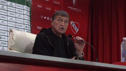Julio César Falcioni le hizo un fuerte pedido a los hinchas de Banfield.
