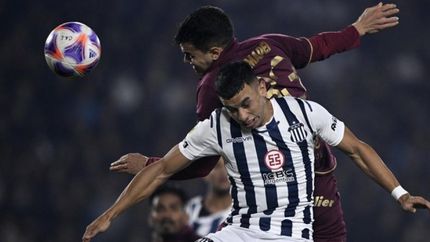 Lanús y Talleres de Córdoba juegan en La Fortaleza. Lanús y Talleres de Córdoba juegan en La Fortaleza.