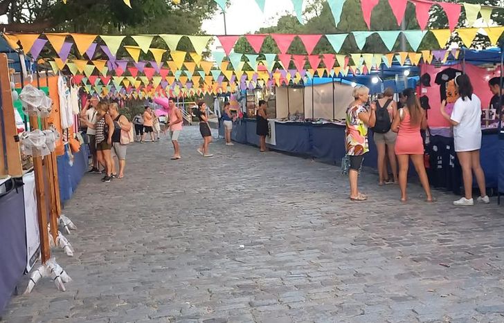 En cada edición hay puestos de diferentes rubros.