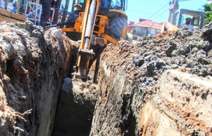 Los trabajos permitirán que miles de vecinos tengan cloacas.