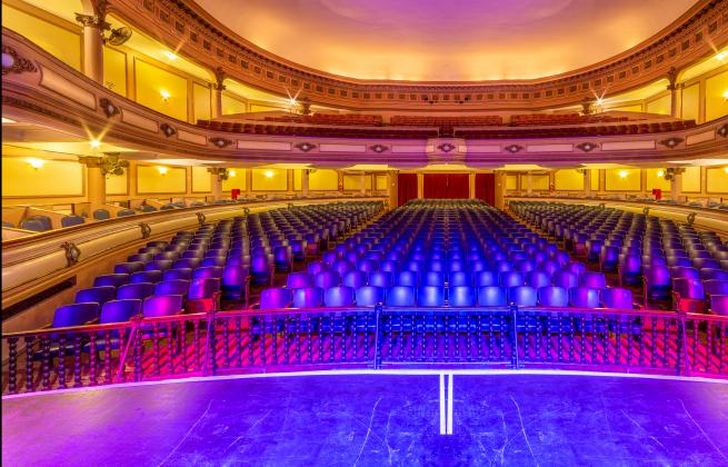 Su sala, lista y a la espera de los vecinos lomenses.