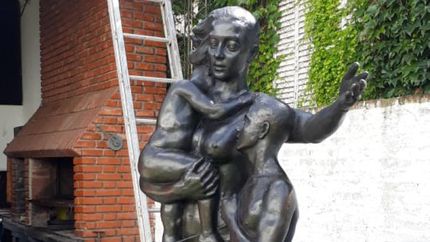 La escultura de bronce próximamente estará en la Plaza Grigera.