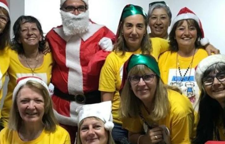 Las acompañó Papá Noel en la celebración.