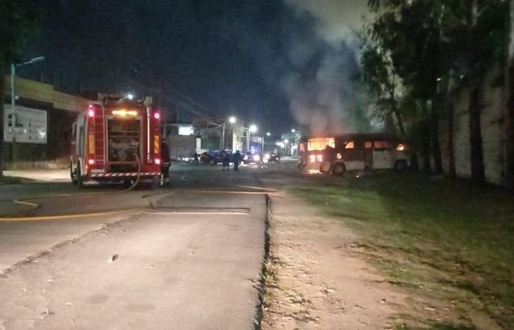 El vehículo estaba en una calle descampada.