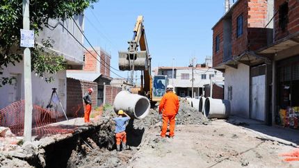 Actualmente, en Lomas hay 12 obras en ejecución junto a AySA.