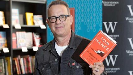 Presentó su primera novela.