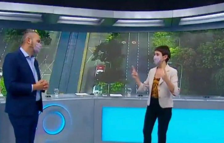 Conductores con barbijo.