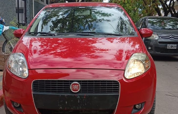 Auto incautado a la banda.