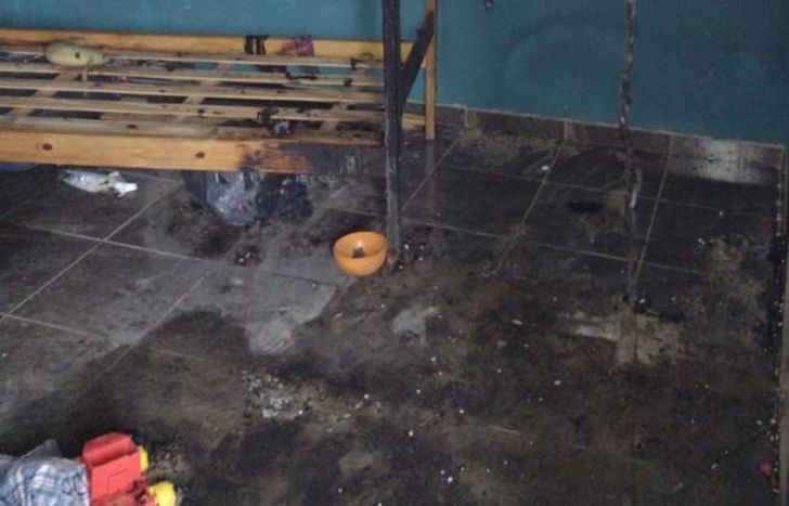 La habitación quedó totalmente destruida.