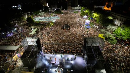 Miles de vecinos se acercaron a disfrutar del Carnaval en la Plaza Grigera.