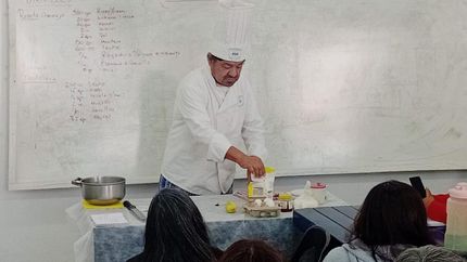 El profesor Horacio Sánchez estuvo a cargo de la clase.