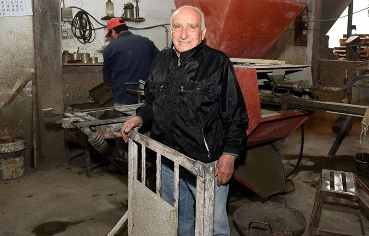 Damián empezó a trabajar con mosaicos a los siete años.