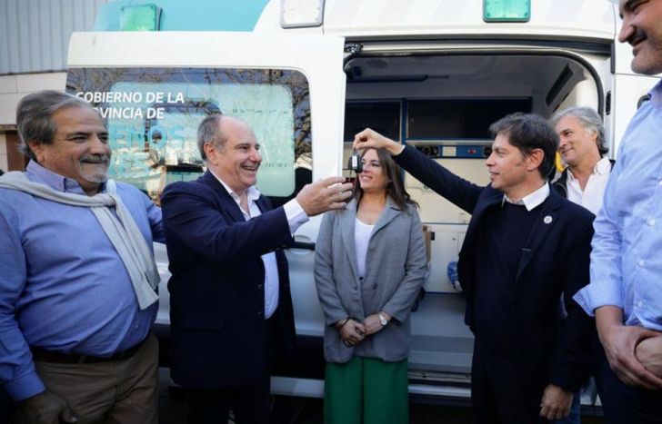 Entregó una ambulancia de última tecnología para el municipio de Brandsen.