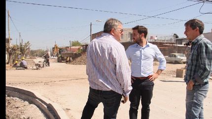 lomas: avanza con multiples frentes en los barrios el asfalto de mas calles