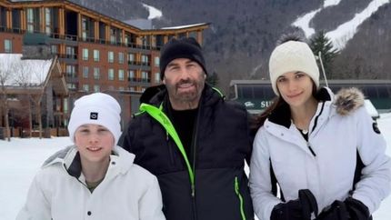 Travolta, con un par de fans.