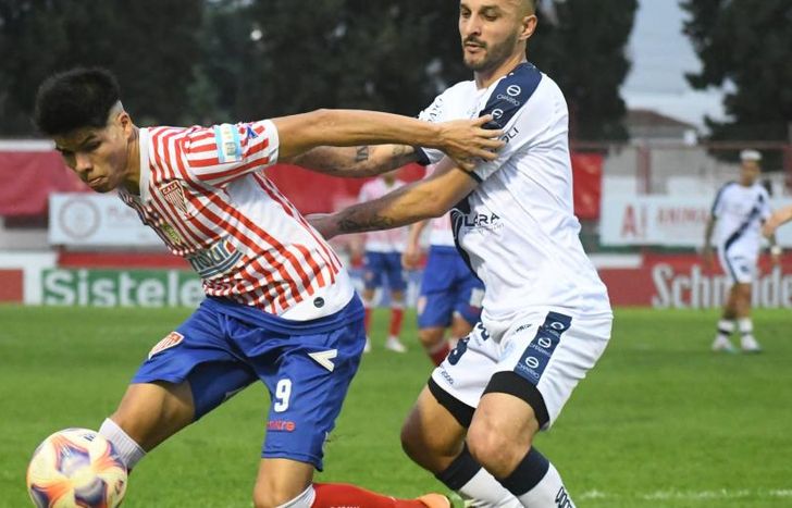 Matías Córdoba convirtió para Los Andes y cortó su mala racha ante Merlo.