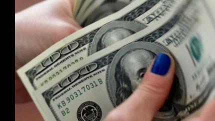 con una tasa a casi el 60%, bajo el dolar