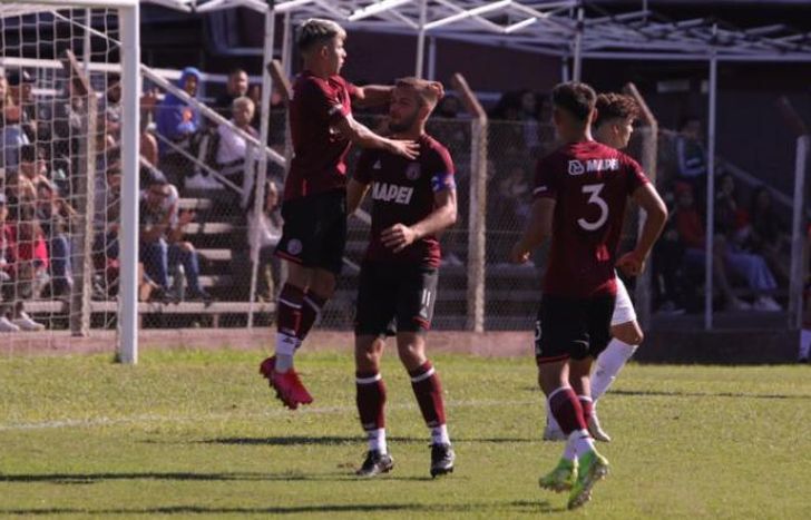 Castillo y Soler se suman al festejo de Krilanovich.