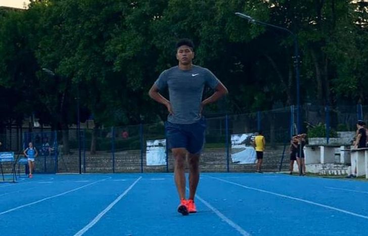 Joel, en la pista de atletismo del Parque de Lomas.
