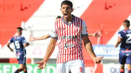 López anotó nueve goles en la temporada. López anotó nueve goles en la temporada.