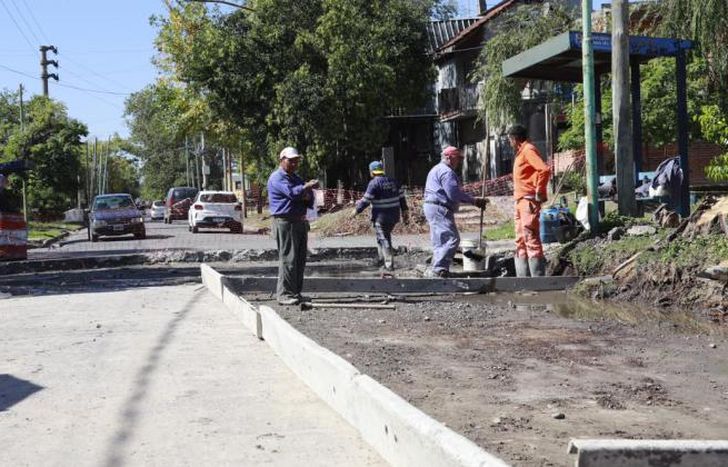 Trabajos sobre la calle Melber, de Llavallol Sur.