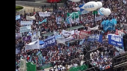 Miles de columnas en las calles hacia Congreso.