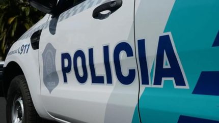 La Policía detuvo a dos sospechosos. La Policía detuvo a dos sospechosos.