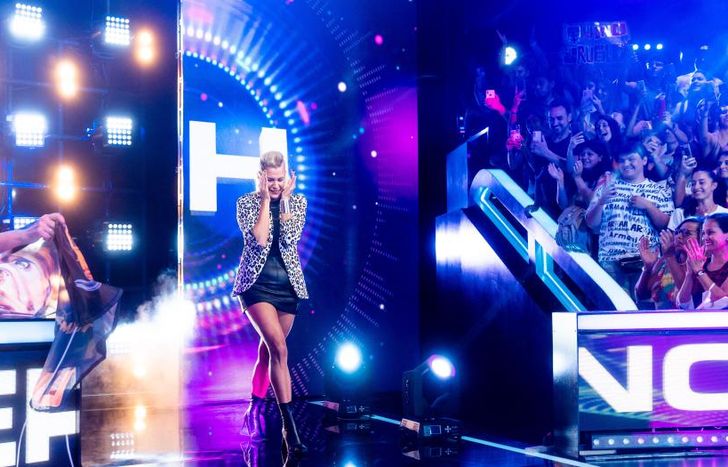 Lucila deja la casa,