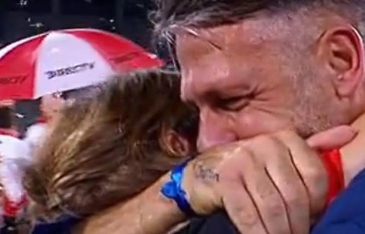 Evangelina Anderson y Martín Demichelis, a puro abrazo.