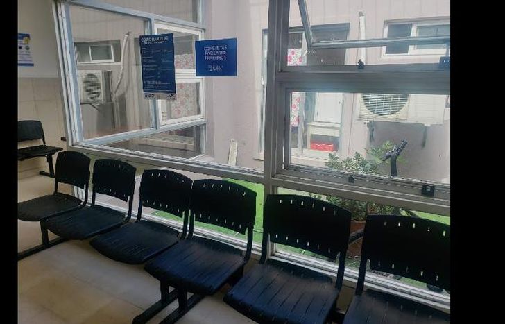 En las unidades sanitarias modificaron las instalaciones con el propósito de diferenciar las zonas de consultas de personas sanas y con síntomas de enfermedades.