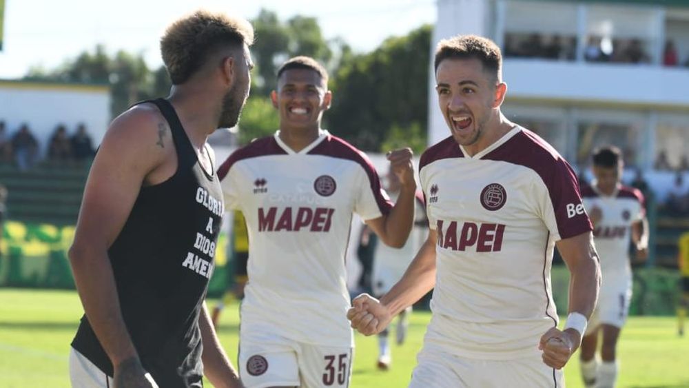 Peña Biafore celebra con Marcelino Moreno.