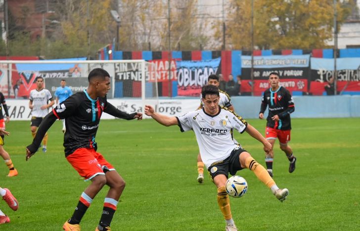 Brown de Adrogué sumó un nuevo traspié de local.