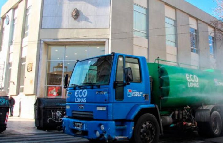 A diario, se desinfectan las calles.