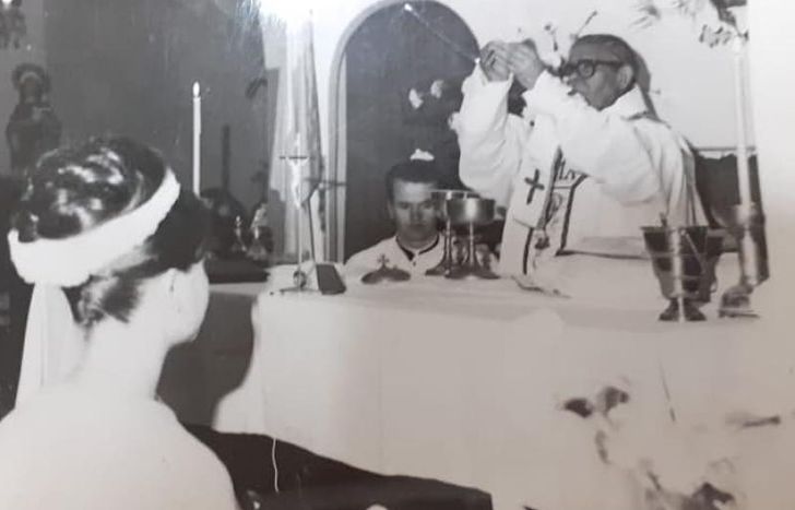 Tesoro: el casamiento de Tomás Otero, junto al cura Amores.