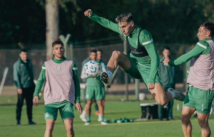 Auzmendi, primer refuerzo de Banfield.