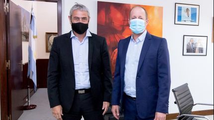Ferraresi e Insaurralde antes de compartir la reunión.