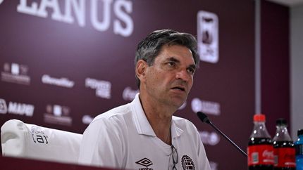 Mauricio Pellegrino en la sala de conferencias de prensa en Lanús. Mauricio Pellegrino en la sala de conferencias de prensa en Lanús.