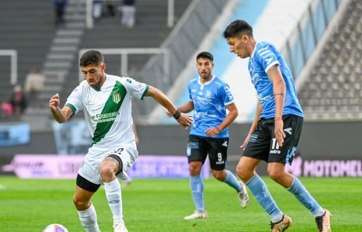 Banfield se mide ante Estudiantes de Río Cuarto en un duelo por el descenso.