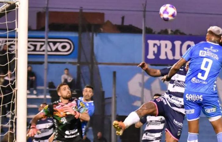 Sobre el final, a Temperley le dieron vuelta el partido.