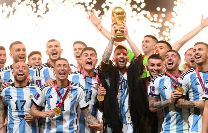 Hace exactamente un año, Lionel Messi y compañía levantaban la copa del mundo en Qatar.