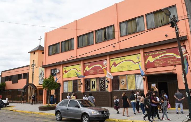 El colegio y la parroquia, totalmente renovados.