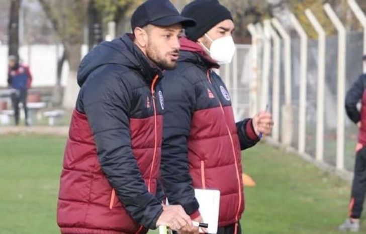 Acosta ya asumió como DT interino.