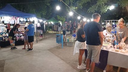 La Plaza Colón de Temperley, punto de encuentro entre vecinos y artesanos.