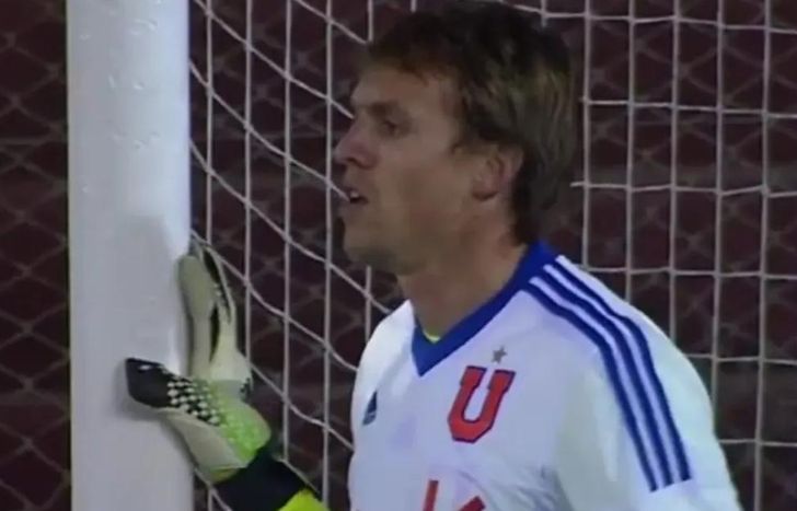 Luciano Civelli, el improvisado arquero ante Lanús.