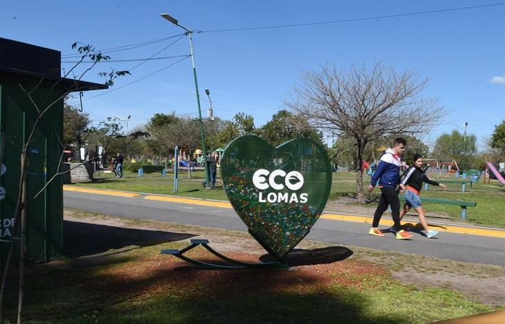 Está ubicado al lado del Punto Verde.