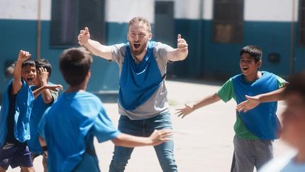 En las escuelas hay actividades deportivas, culturales y recreativas.