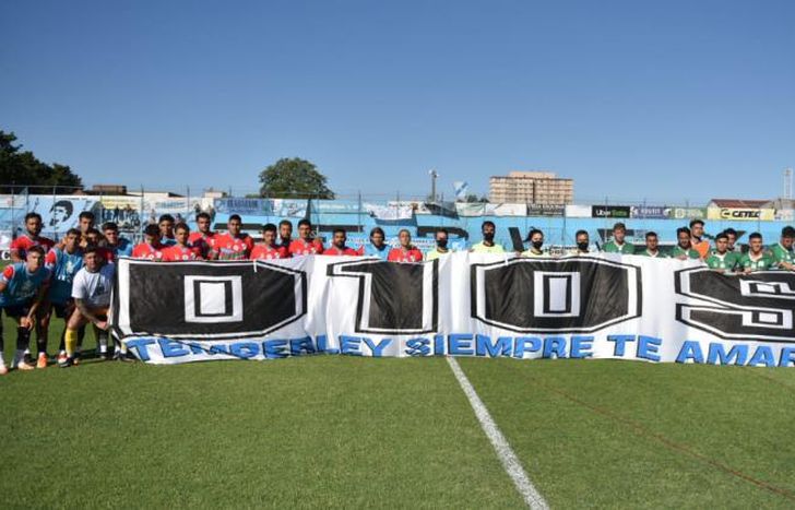El homenaje a Maradona antes del inicio del partido.