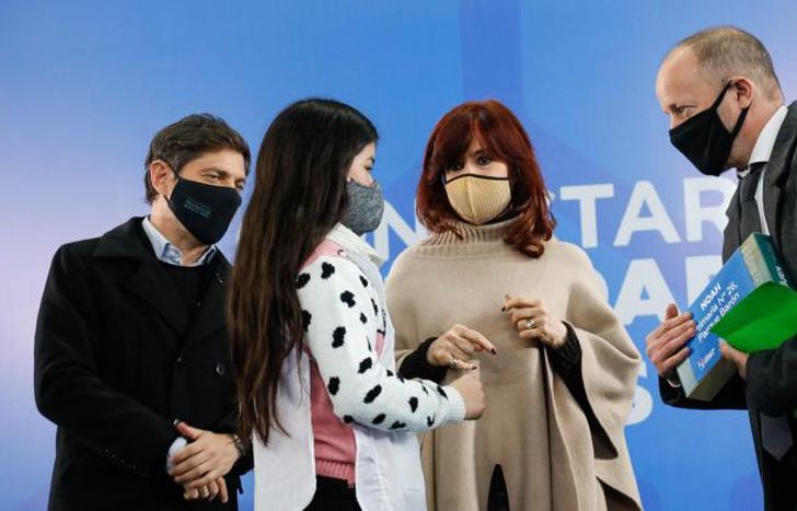 Son 10 mil tablets para chicos y chicos de 6º año de primaria.